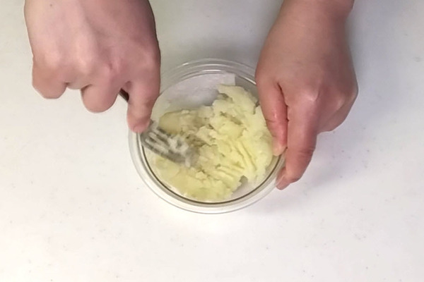 画像 軽食にぴったり♪ じゃがいもとチーズの食事シフォンの作り方の手順1