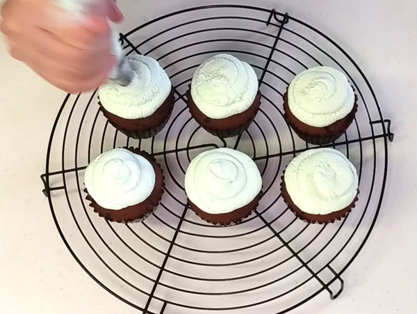 爽やかな甘さ♪ チョコミントカップケーキの作り方の手順8