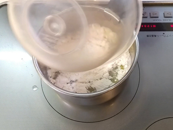 プチキューブ型で♪ 苺のシューパルフェの作り方の手順1