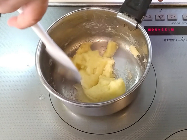 プチキューブ型で♪ 苺のシューパルフェの作り方の手順2