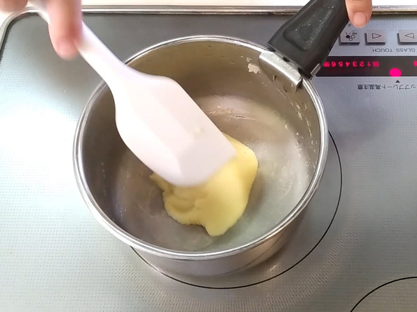 プチキューブ型で♪ 苺のシューパルフェの作り方の手順3
