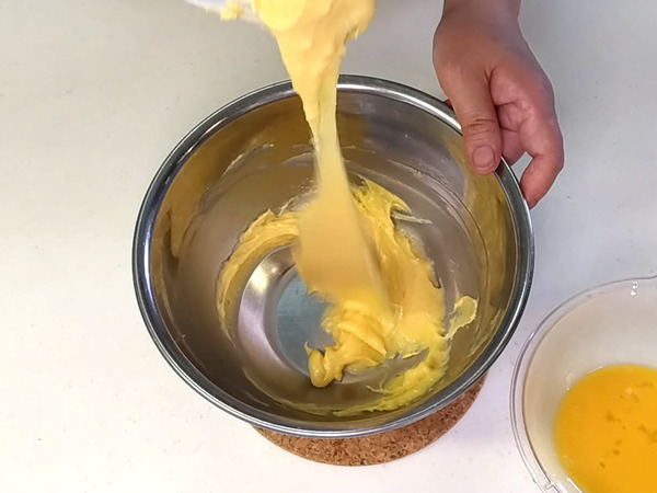プチキューブ型で♪ 苺のシューパルフェの作り方の手順5