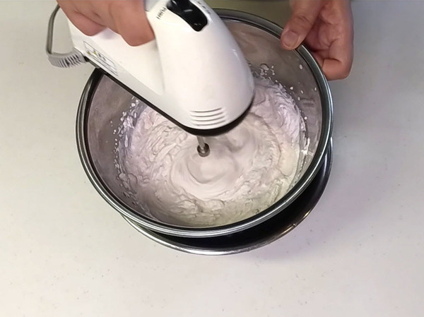 プチキューブ型で♪ 苺のシューパルフェの作り方の手順8