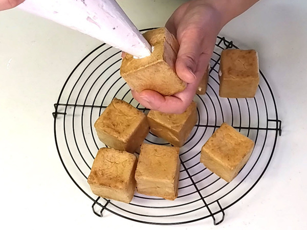プチキューブ型で♪ 苺のシューパルフェの作り方の手順9