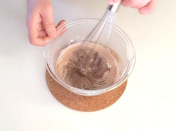 焼きたてでも冷やしても♪ 生チョコレートのスフレの作り方の手順1