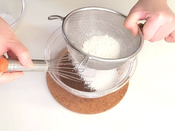 焼きたてでも冷やしても♪ 生チョコレートのスフレの作り方の手順3
