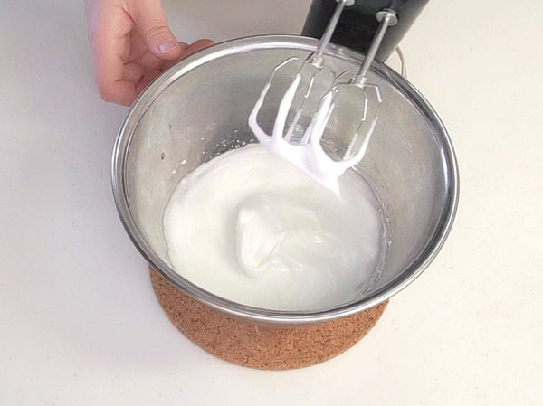 焼きたてでも冷やしても♪ 生チョコレートのスフレの作り方の手順4