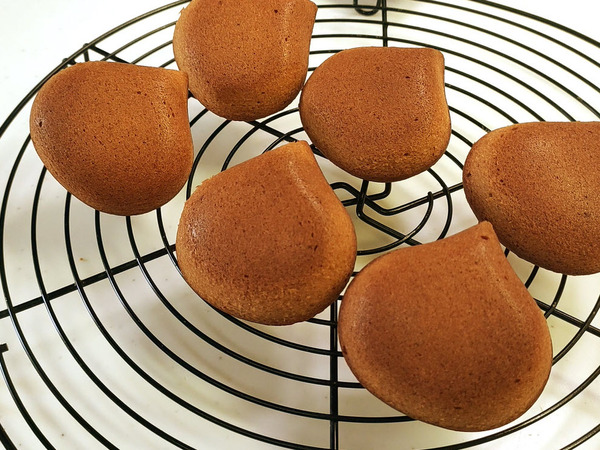 画像 焼き上がったマロンケーキを冷ます