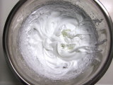 苺とホワイトチョコのスクエアケーキの作り方の手順1