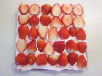 ほんのりピンク色で春らしく♪ 苺のスクエアショートケーキの作り方の手順9