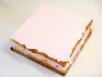ほんのりピンク色で春らしく♪ 苺のスクエアショートケーキの作り方の手順10