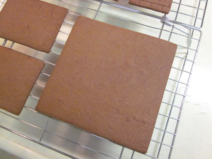 画像 つやつやのチョコレート屋根♪ チョコレートのヘクセンハウスの作り方の手順10