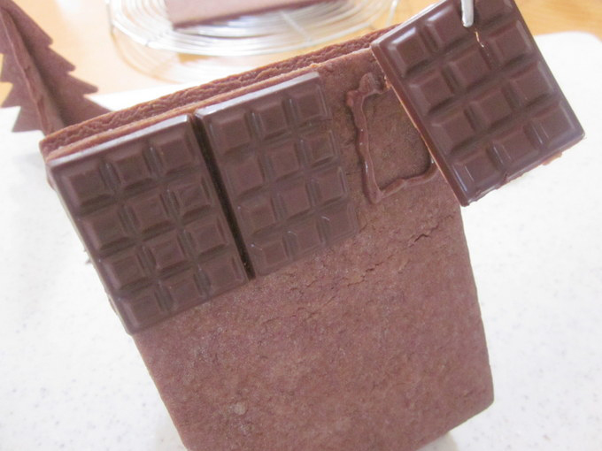 画像 つやつやのチョコレート屋根♪ チョコレートのヘクセンハウスの作り方の手順21