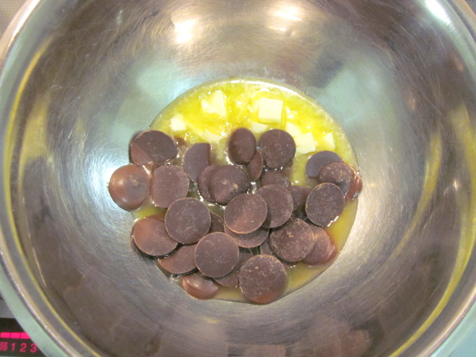 濃厚チョコにチーズのアクセント♪ クリームチーズブラウニーの作り方の手順1