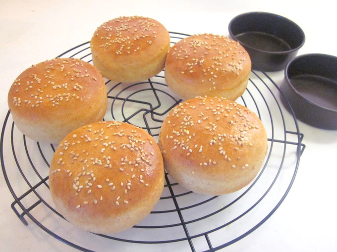 手作りハンバーガーに♪ ＮＥＷバンズ型で全粒粉バンズの作り方の手順9