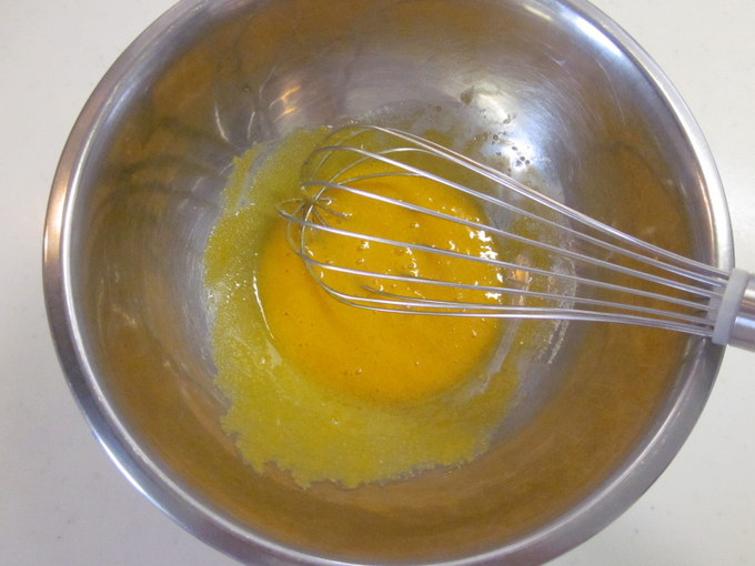 持ちやすく食べやすい♪ クリームシフォンサンドの作り方の手順1