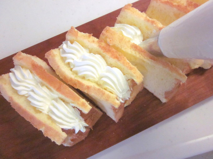持ちやすく食べやすい♪ クリームシフォンサンドの作り方の手順11