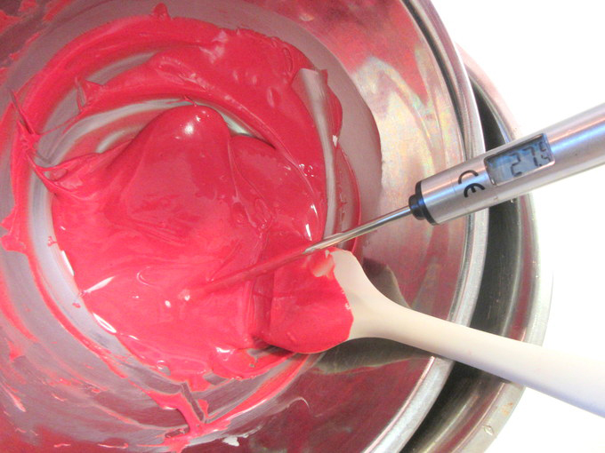 バレンタインに♪ 赤いハートのチョコボンボンの作り方の手順2