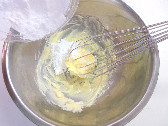 バレンタインやホワイトデーに♪ 苺とココアのストライプクッキーの作り方の手順1