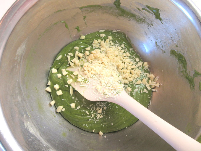 渋味と甘みのハーモニー♪ 抹茶とホワイトチョコのマドレーヌの作り方の手順3