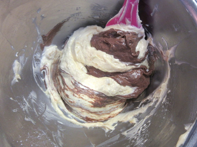 カットが楽しい♪ バナナチョコマーブルケーキの作り方の手順6