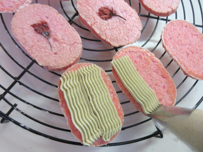 ふんわり春の味♪ 桜のダックワーズの作り方の手順11