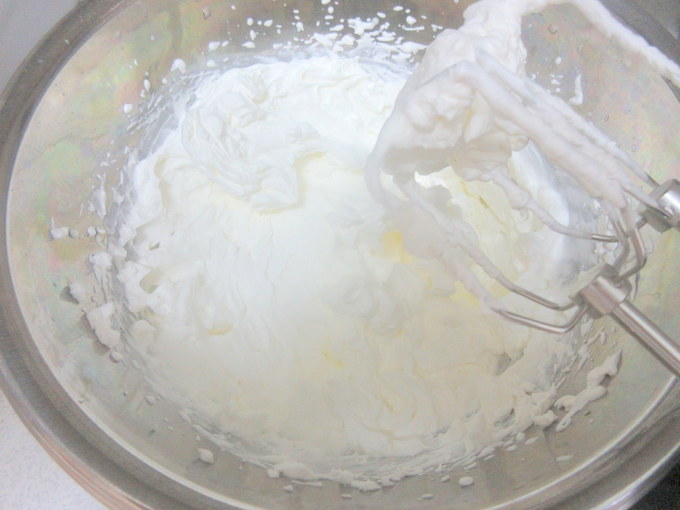 瑞々しい旬の味♪ メロンロールケーキの作り方の手順9