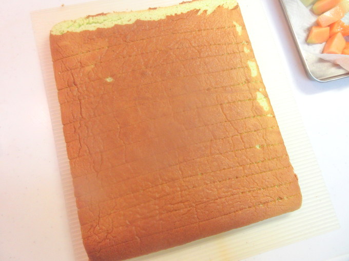 瑞々しい旬の味♪ メロンロールケーキの作り方の手順11