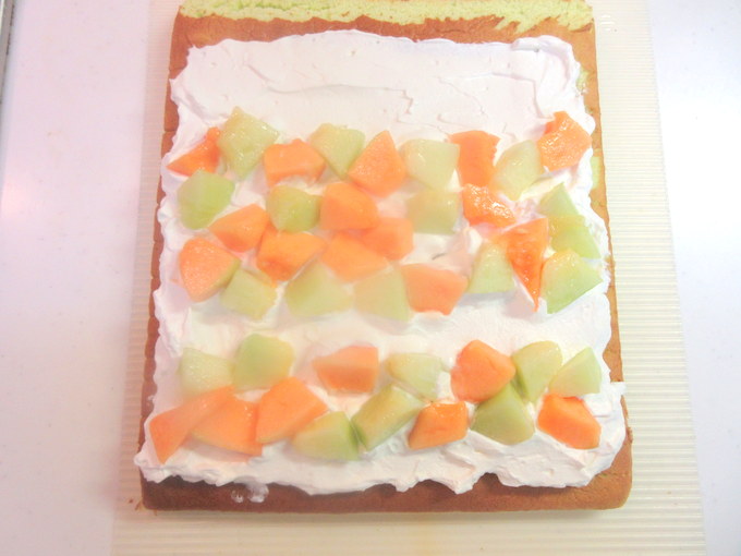 瑞々しい旬の味♪ メロンロールケーキの作り方の手順12