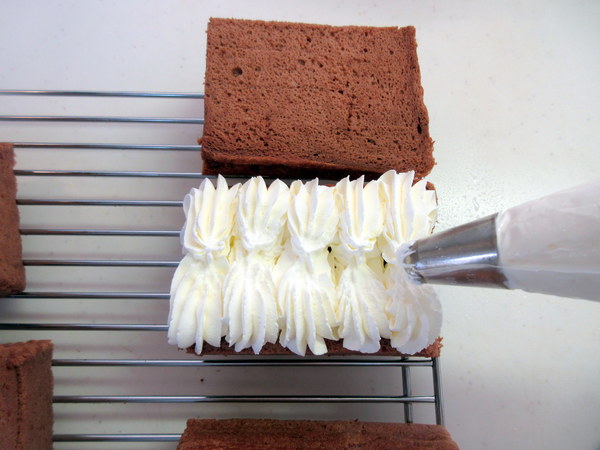 生クリームをサンド♪ ココアの台湾カステラの作り方の手順12