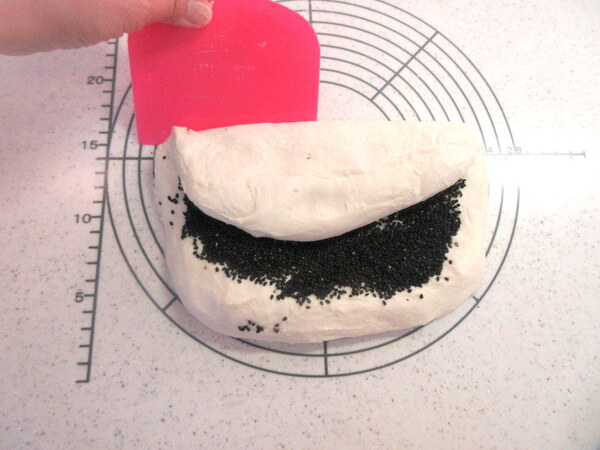 風味豊かで香ばしい♪ 黒ゴマ食パンの作り方の手順5