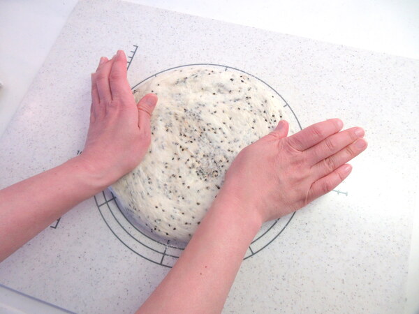 風味豊かで香ばしい♪ 黒ゴマ食パンの作り方の手順8