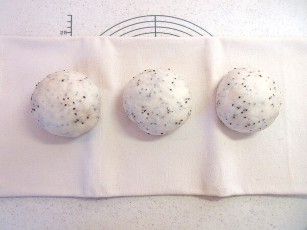 風味豊かで香ばしい♪ 黒ゴマ食パンの作り方の手順14
