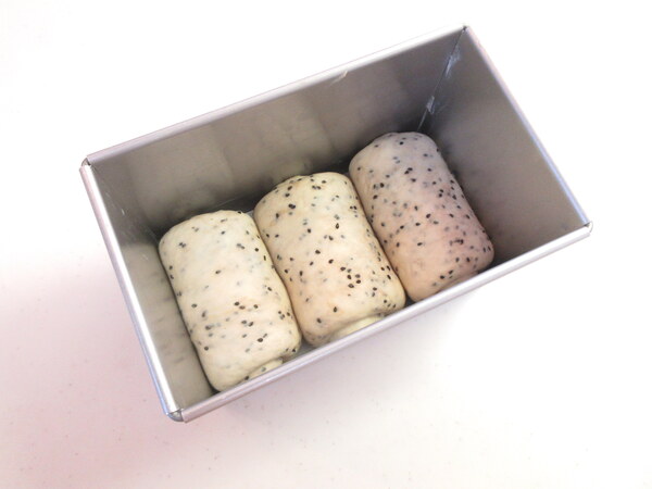 風味豊かで香ばしい♪ 黒ゴマ食パンの作り方の手順18