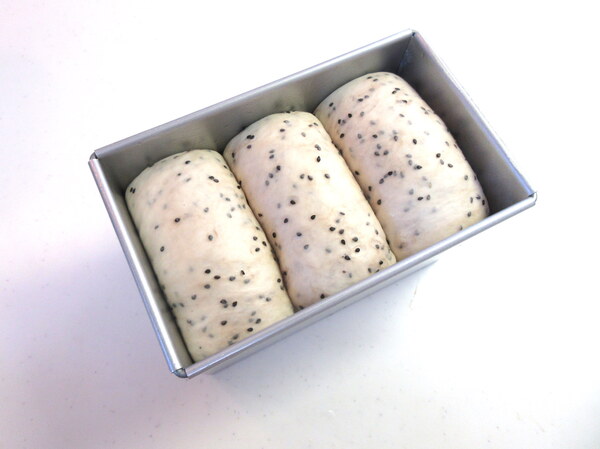 風味豊かで香ばしい♪ 黒ゴマ食パンの作り方の手順19