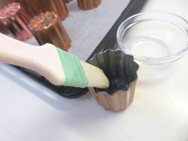 中までチョコたっぷり♪ 生チョコカヌレの作り方の手順1