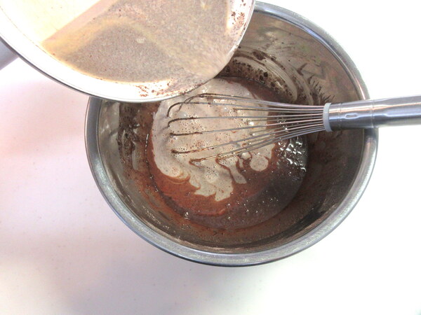 中までチョコたっぷり♪ 生チョコカヌレの作り方の手順5