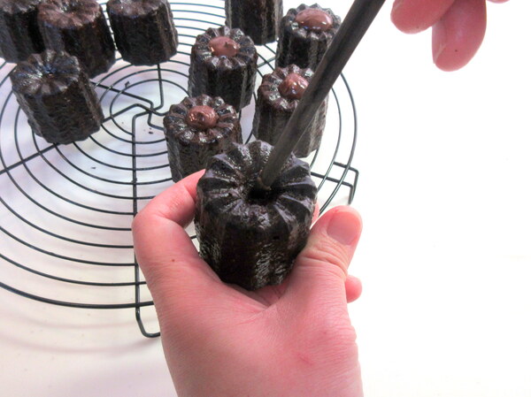 中までチョコたっぷり♪ 生チョコカヌレの作り方の手順13