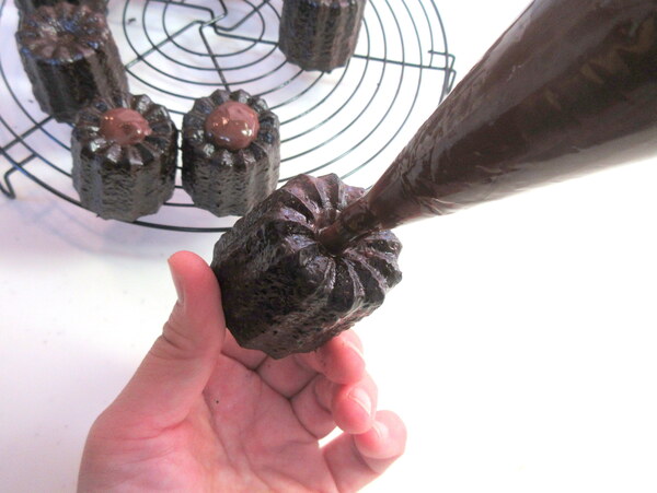 中までチョコたっぷり♪ 生チョコカヌレの作り方の手順14