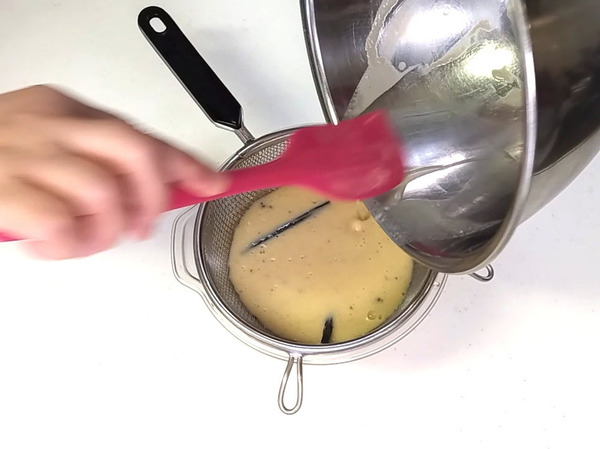 かわいいミニサイズ♪ ひとくちカヌレの作り方の手順8