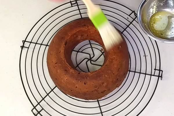 エンゼルケーキ型で焼く♪ シュトーレン風フルーツケーキの作り方の手順7
