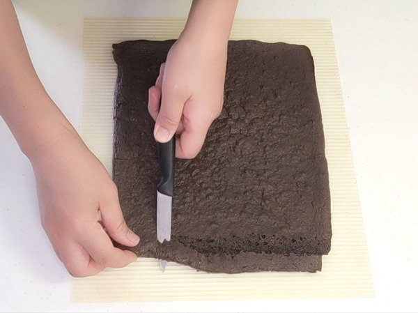 モノクロスイーツ♪ ブラックロールケーキの作り方の手順10