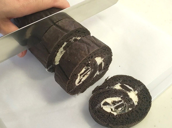 モノクロスイーツ♪ ブラックロールケーキの作り方の手順14
