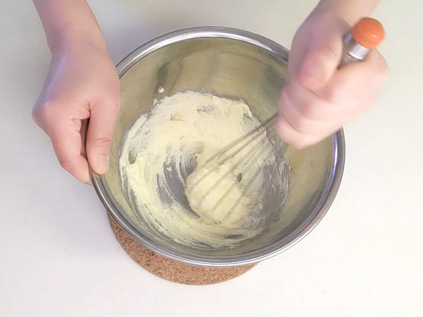 ふわふわ甘酸っぱい♪ 苺とホワイトチョコのマフィンの作り方の手順2