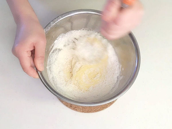 ふわふわ甘酸っぱい♪ 苺とホワイトチョコのマフィンの作り方の手順4