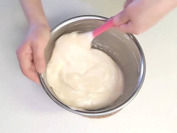 生クリームたっぷり♪ クリームin苺シフォンケーキの作り方の手順7
