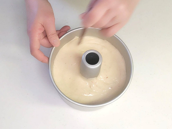 生クリームたっぷり♪ クリームin苺シフォンケーキの作り方の手順8