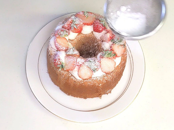 生クリームたっぷり♪ クリームin苺シフォンケーキの作り方の手順14