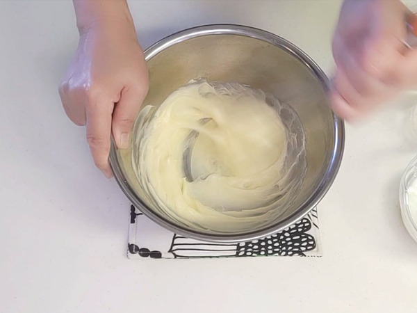 ガラスデザート瓶で♪ ベリーのレアチーズケーキの作り方の手順2