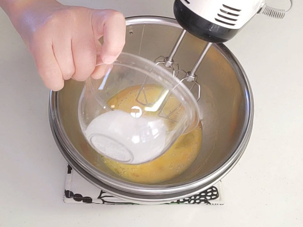 シンプル＆定番♪ 純生ロールケーキの作り方の手順2